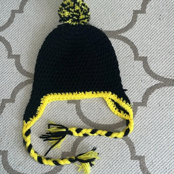 Batman hand knit crocheted winter beanie hat, 3-5 yrs - Picture 8 of 11